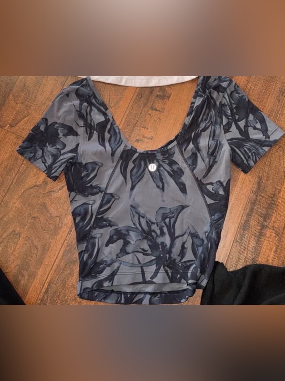 lululemon athletica Gray & Black Floral Scoop-Back Crop Top